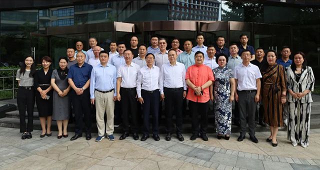 集团董事长肖厚忠受邀出席北京黑龙江企业商会第35次会长会议